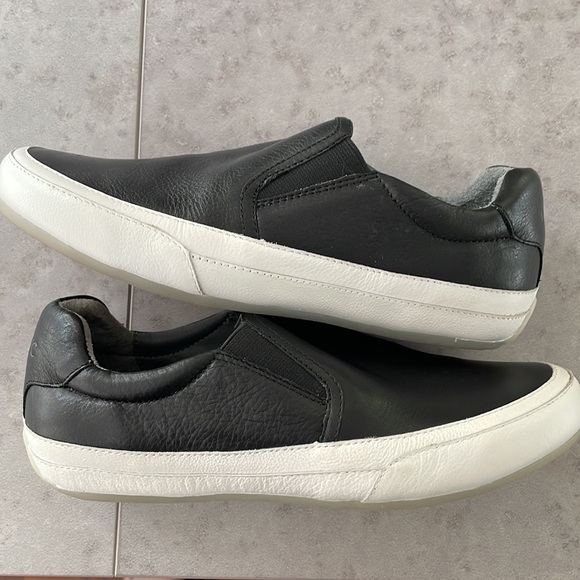 Vionic Black April Slip On Sneakers excellent condition leather arch support 7.5 - Picture 13 of 15